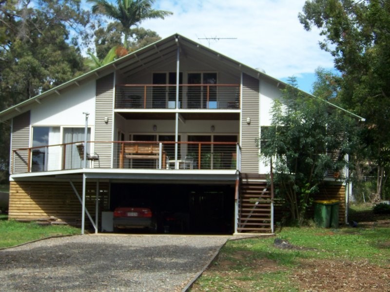 28 Blue Bay Crescent, Macleay Island QLD 4184