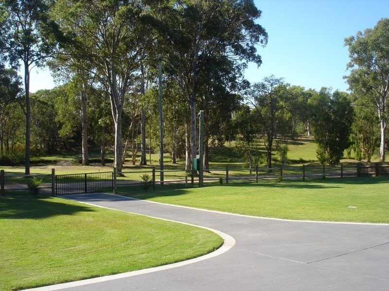 8 – 10 GORDON RD, Macleay Island QLD 4184