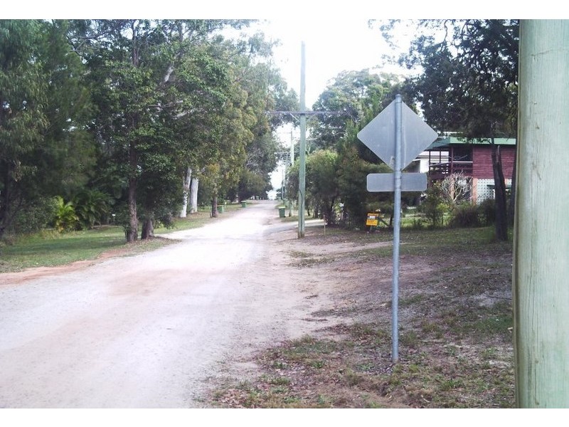1  Kalara St, Macleay Island QLD 4184