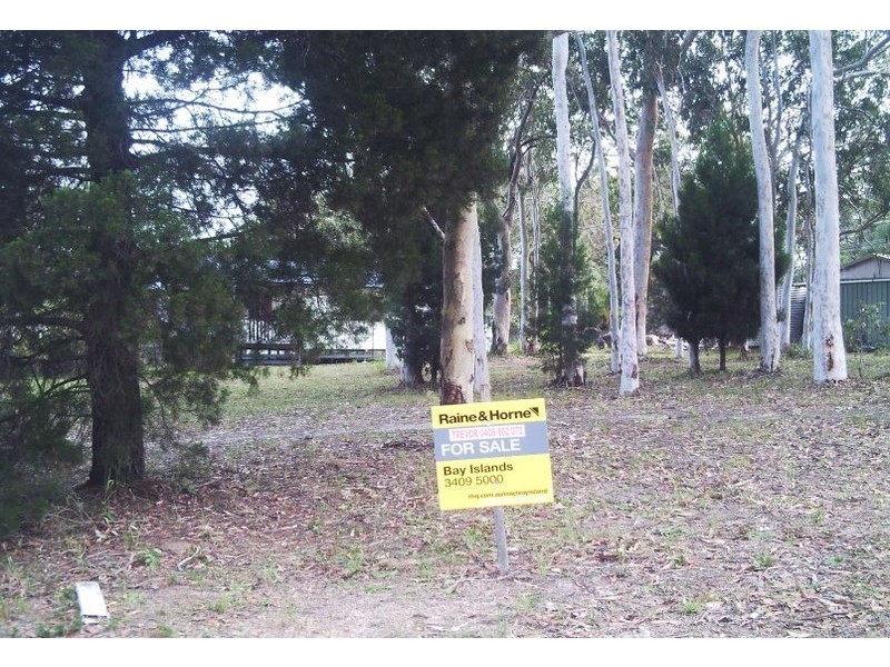 1  Kalara St, Macleay Island QLD 4184