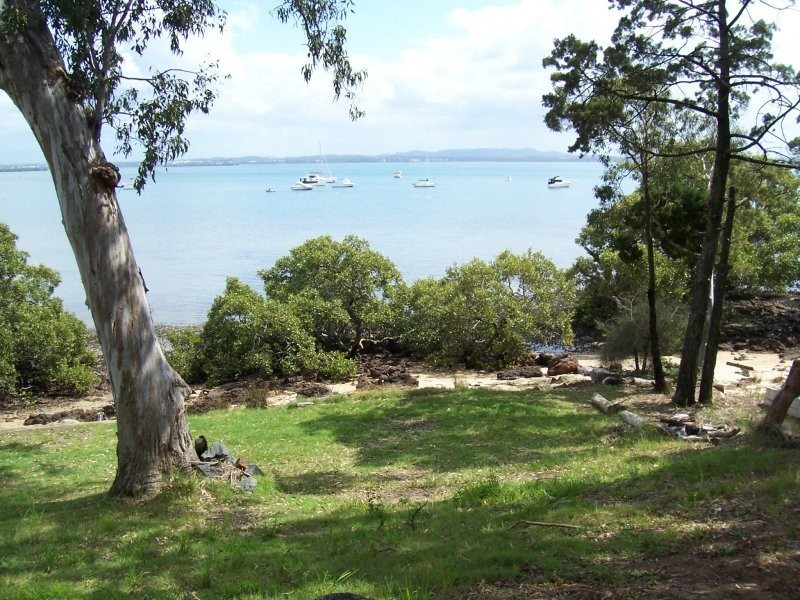 43 COONDOOROOPA DV, Macleay Island QLD 4184
