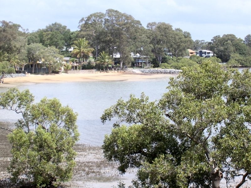 43 COONDOOROOPA DV, Macleay Island QLD 4184