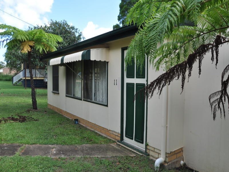 11 Squire Street, Macleay Island QLD 4184