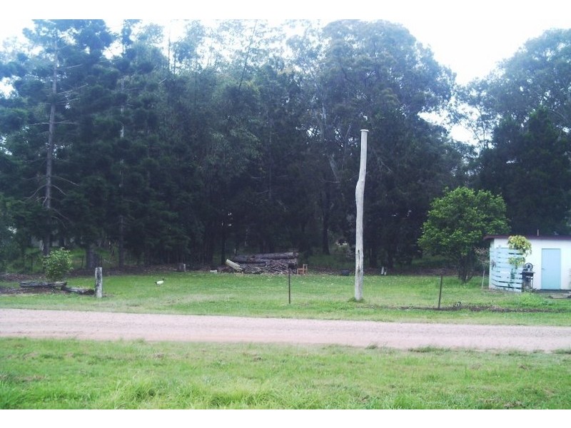 25-27 BETTY ST, Macleay Island QLD 4184