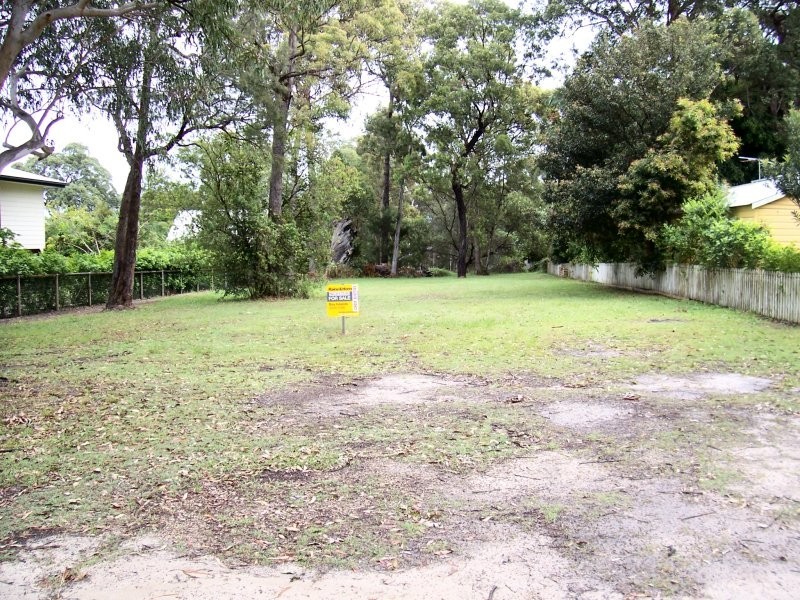 11 President Tce, Macleay Island QLD 4184