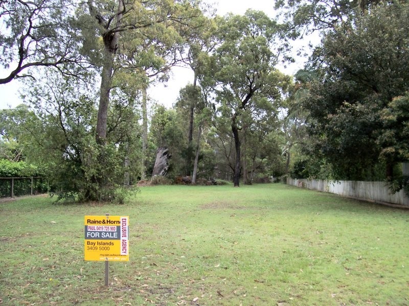 11 President Tce, Macleay Island QLD 4184
