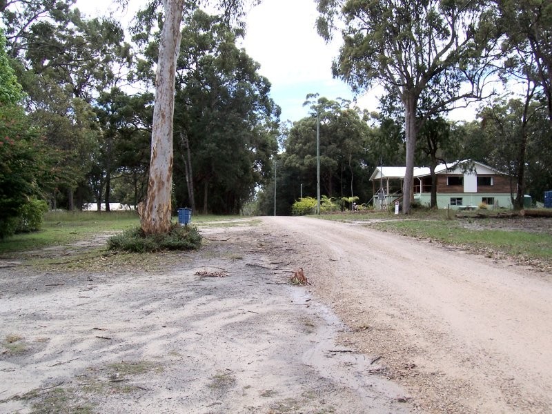 11 President Tce, Macleay Island QLD 4184