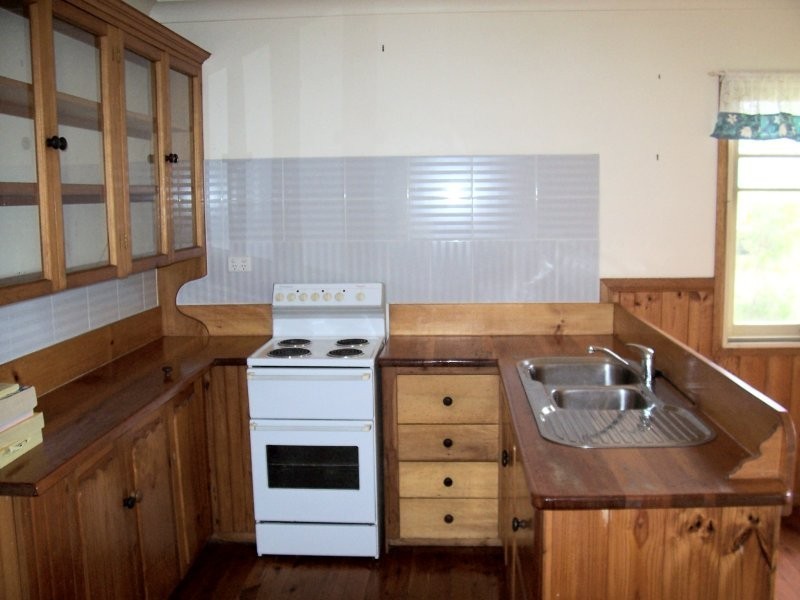 48 CHARLES TCE, Macleay Island QLD 4184