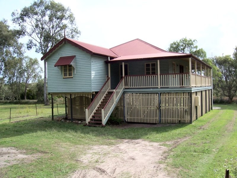 48 CHARLES TCE, Macleay Island QLD 4184