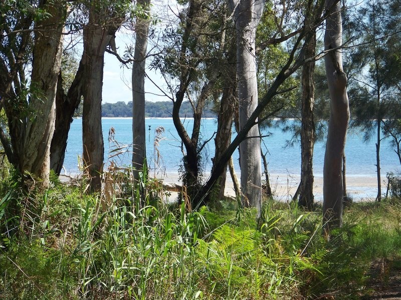 54 Coast Rd, Macleay Island QLD 4184