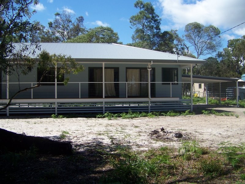 54 Coast Rd, Macleay Island QLD 4184