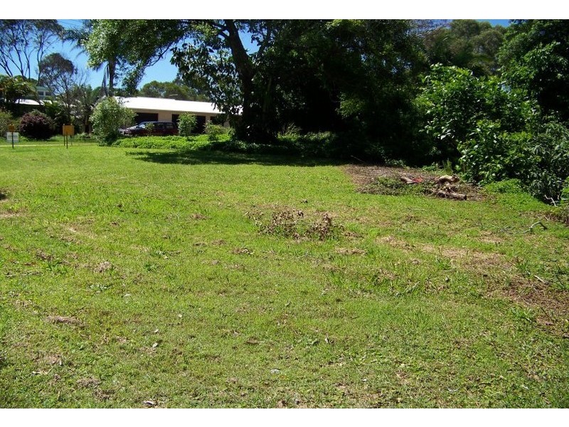 30 TINA AV, Lamb Island QLD 4184