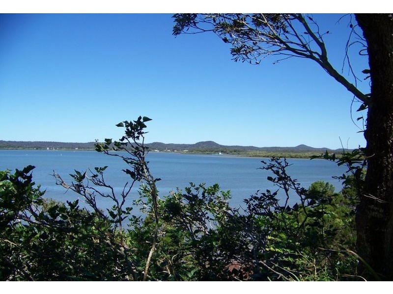 32 Tina av, Lamb Island QLD 4184