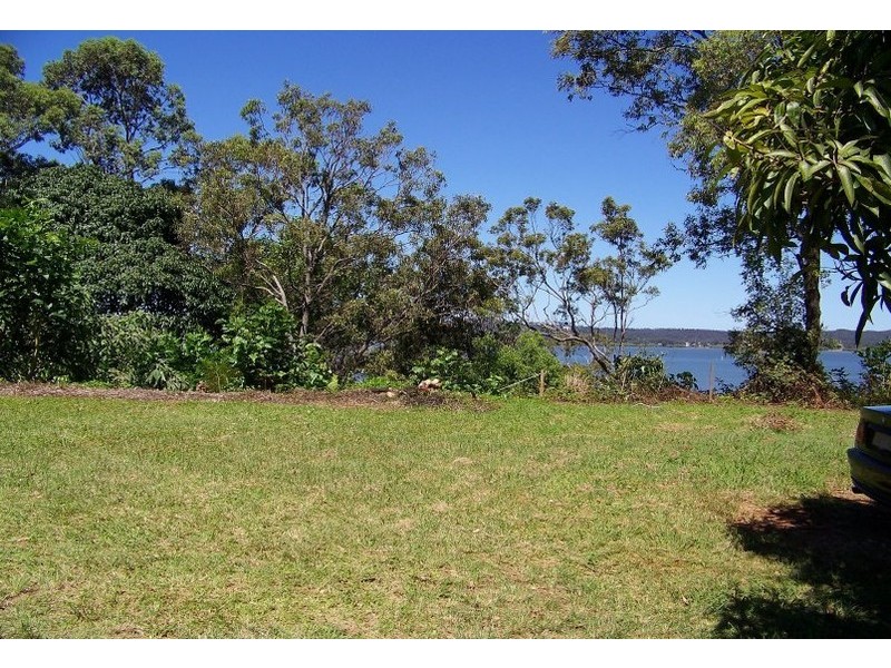 32 Tina av, Lamb Island QLD 4184