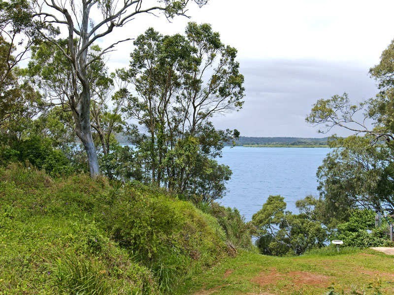 32 Tina av, Lamb Island QLD 4184