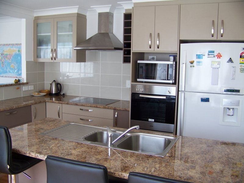 130 LUCAS dr, Lamb Island QLD 4184