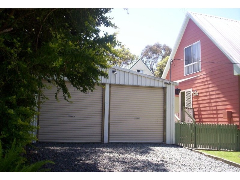 17  Koonwarra Parade, Macleay Island QLD 4184