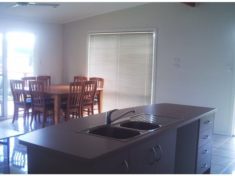 3 BAHAH ST, Macleay Island QLD 4184