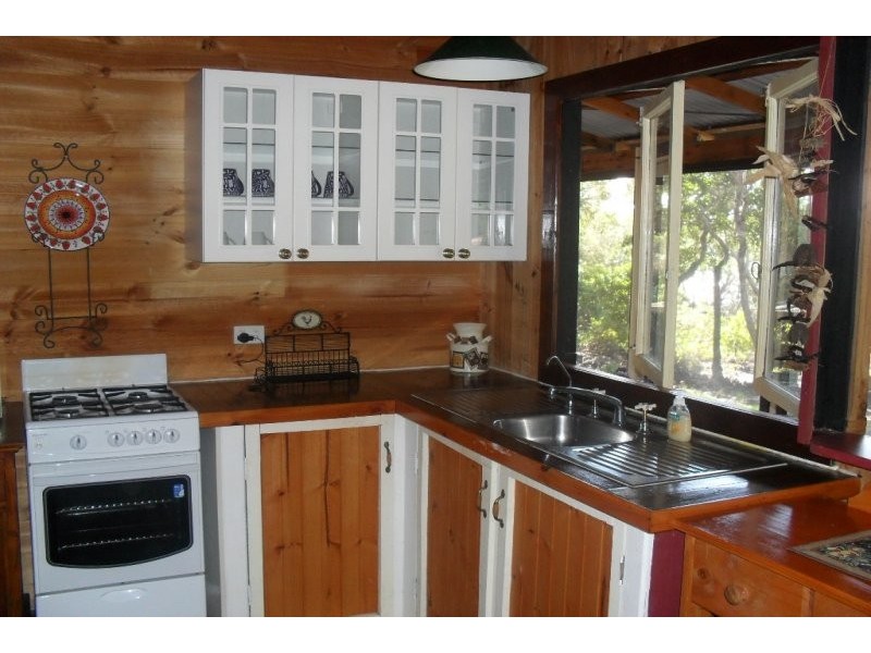 31 Calm Waters Cres, Macleay Island QLD 4184
