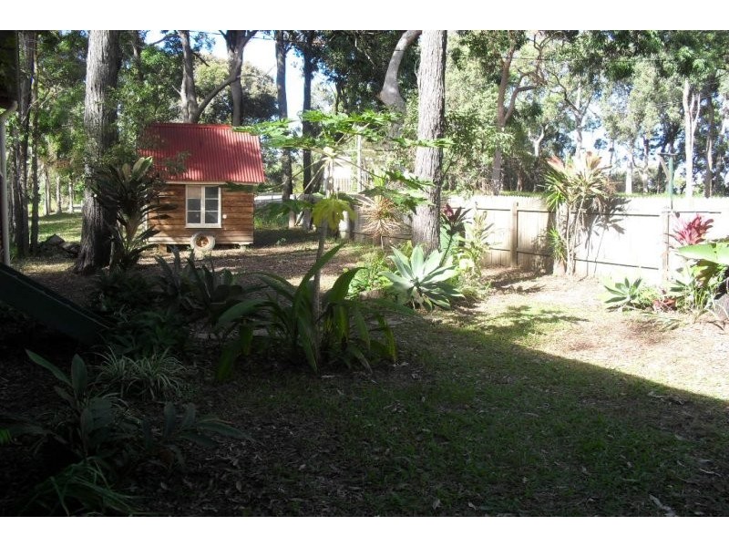 31 Calm Waters Cres, Macleay Island QLD 4184