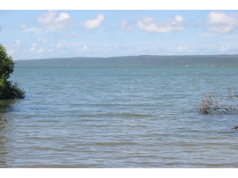 31 Calm Waters Cres, Macleay Island QLD 4184