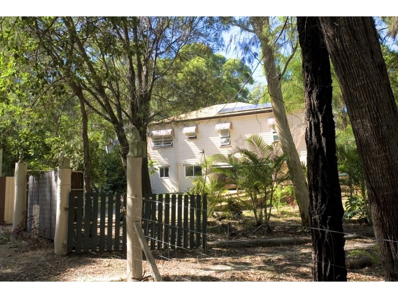11 Noondoo Street, Macleay Island QLD 4184