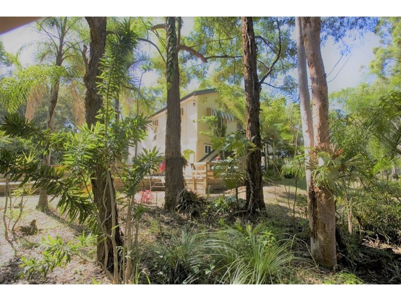 11 Noondoo Street, Macleay Island QLD 4184