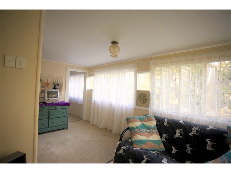 11 Noondoo Street, Macleay Island QLD 4184