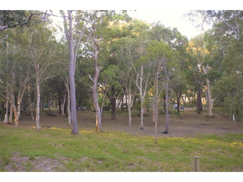 11 Noondoo Street, Macleay Island QLD 4184