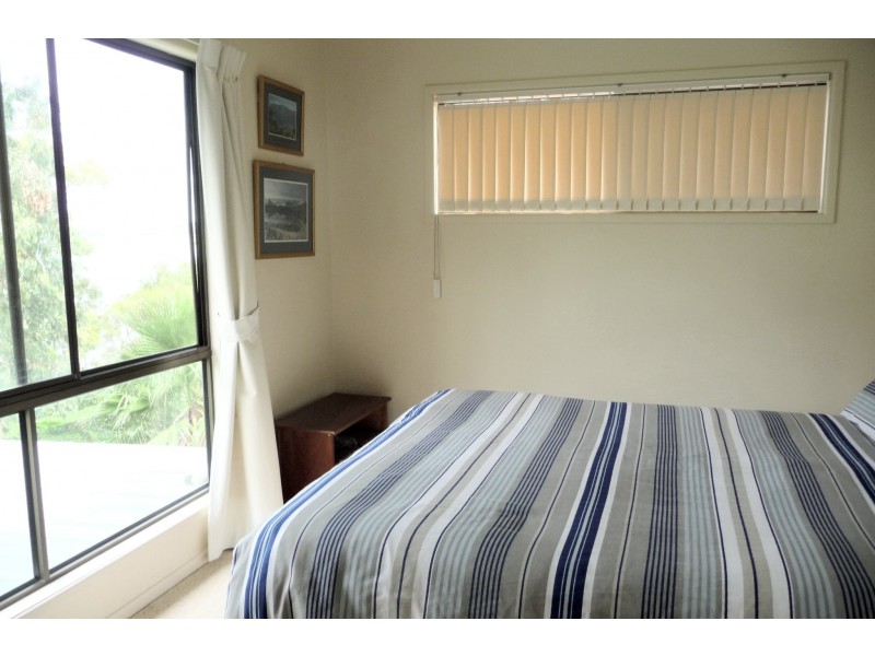 52 RESTHAVEN DRIVE, Lamb Island QLD 4184