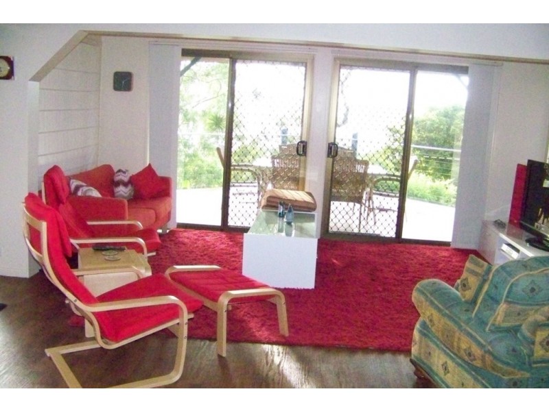 52 RESTHAVEN DRIVE, Lamb Island QLD 4184