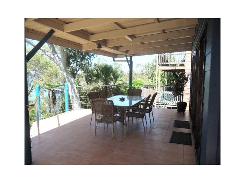 52 RESTHAVEN DRIVE, Lamb Island QLD 4184