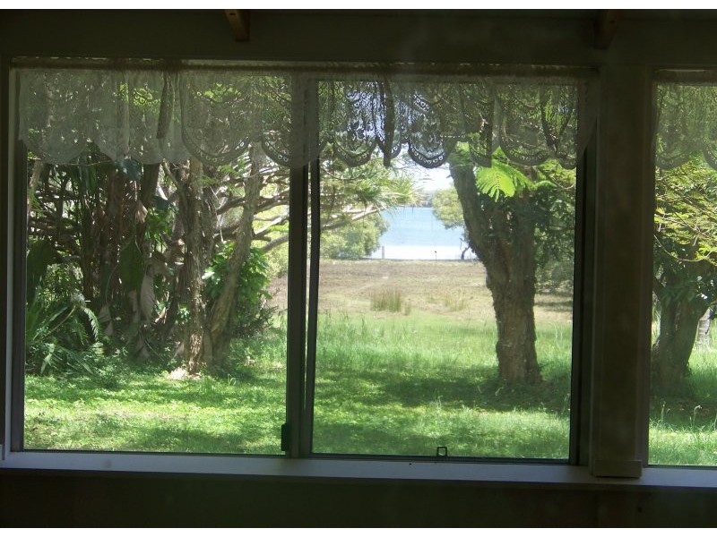 74 Charles Terrace, Macleay Island QLD 4184