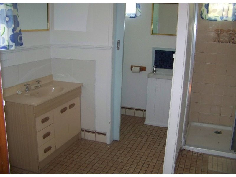 74 Charles Terrace, Macleay Island QLD 4184