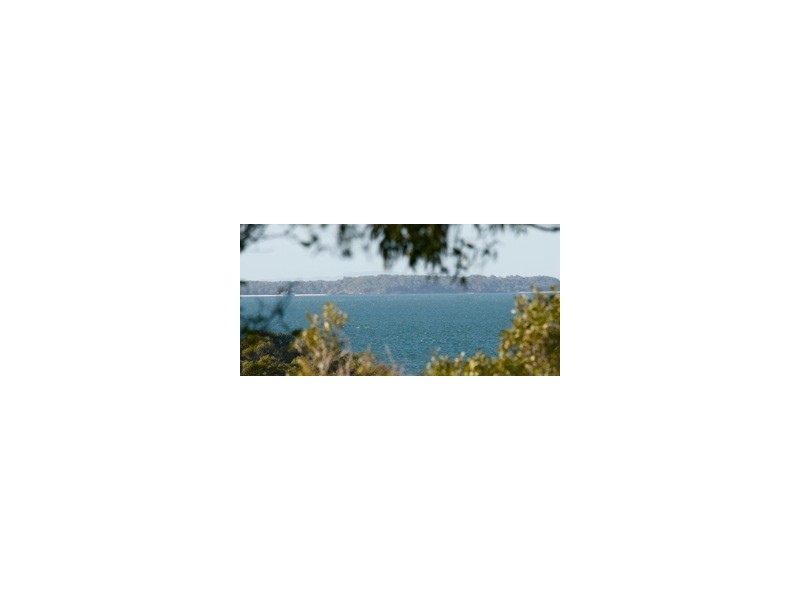 11 Beelong Street, Macleay Island QLD 4184