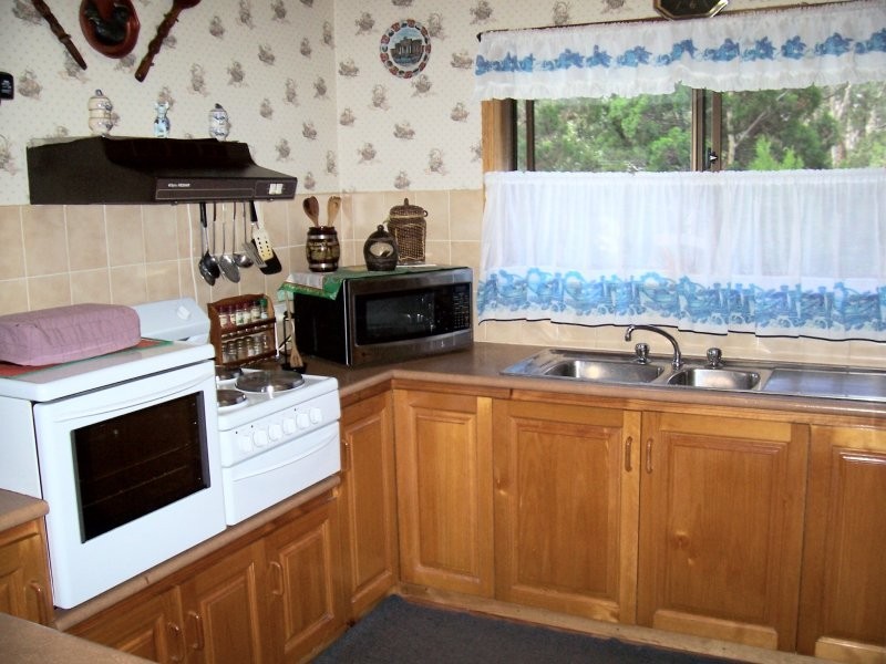 19 BARRAMUNDI ST, Macleay Island QLD 4184