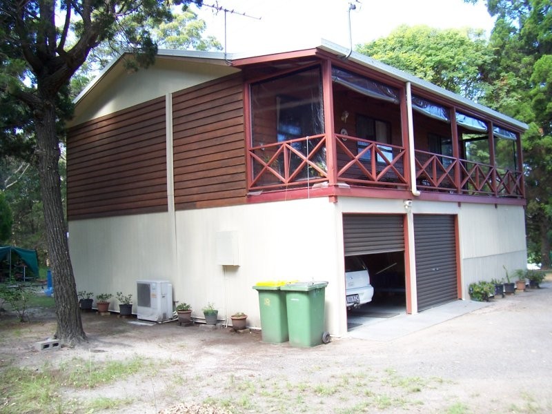 19 BARRAMUNDI ST, Macleay Island QLD 4184