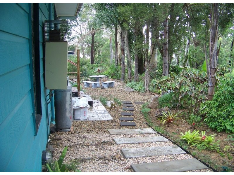 6 Blue Waters Crescent, Macleay Island QLD 4184