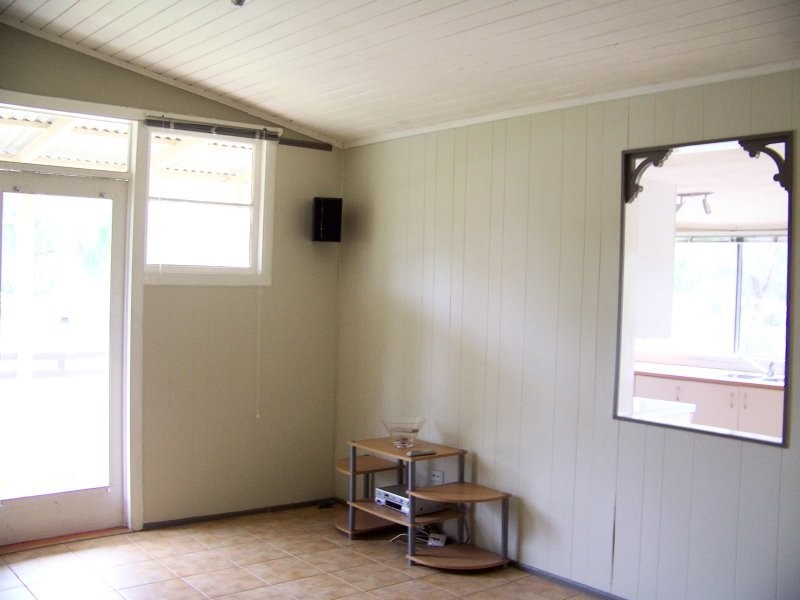 4 PEACE ST, Lamb Island QLD 4184
