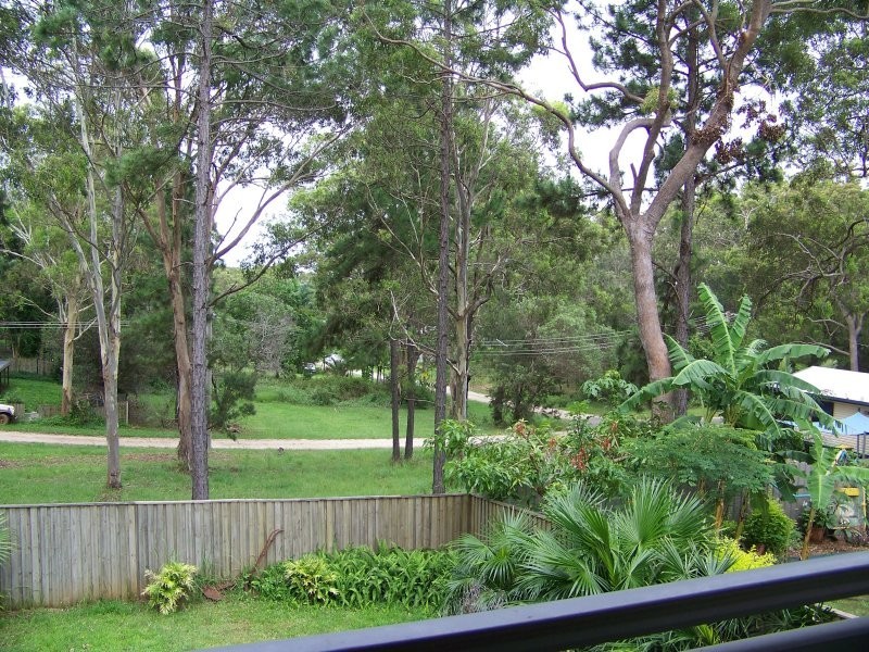 4 PEACE ST, Lamb Island QLD 4184