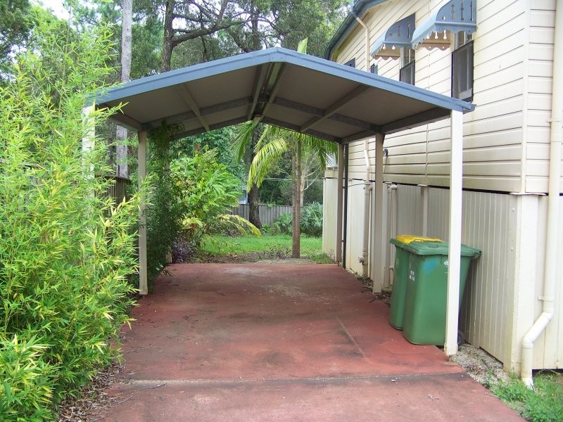 4 PEACE ST, Lamb Island QLD 4184