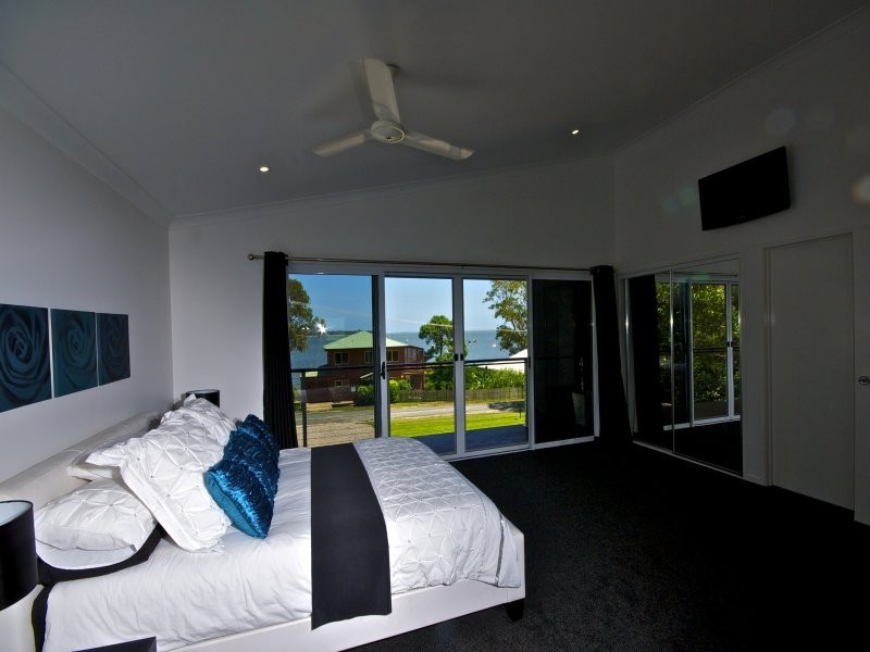15 KIM CRESCENT, Macleay Island QLD 4184