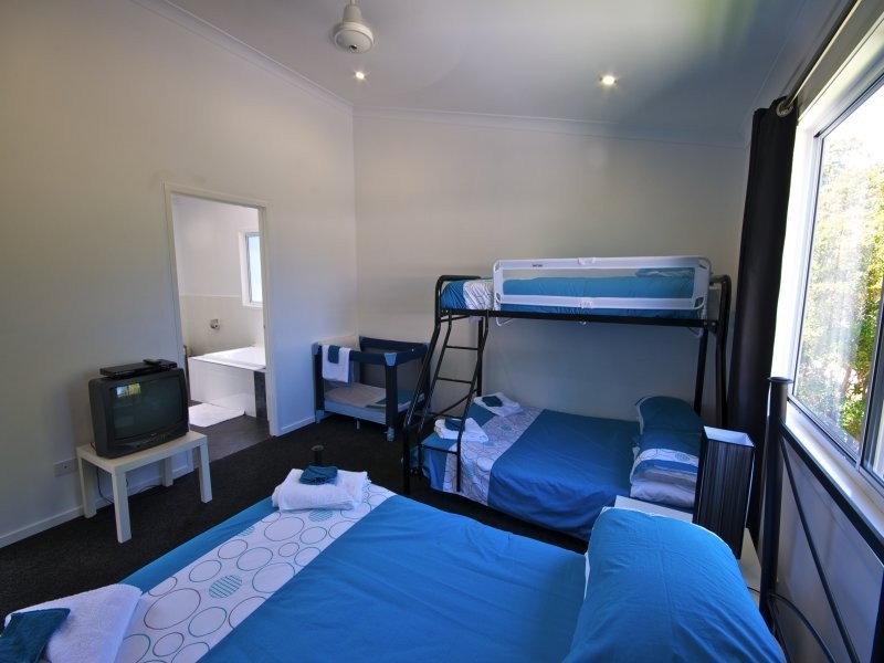 15 KIM CRESCENT, Macleay Island QLD 4184