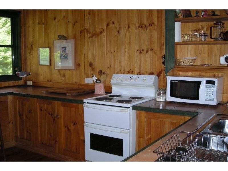 46 RESTHAVEN dr, Lamb Island QLD 4184