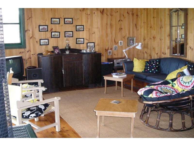 46 RESTHAVEN dr, Lamb Island QLD 4184