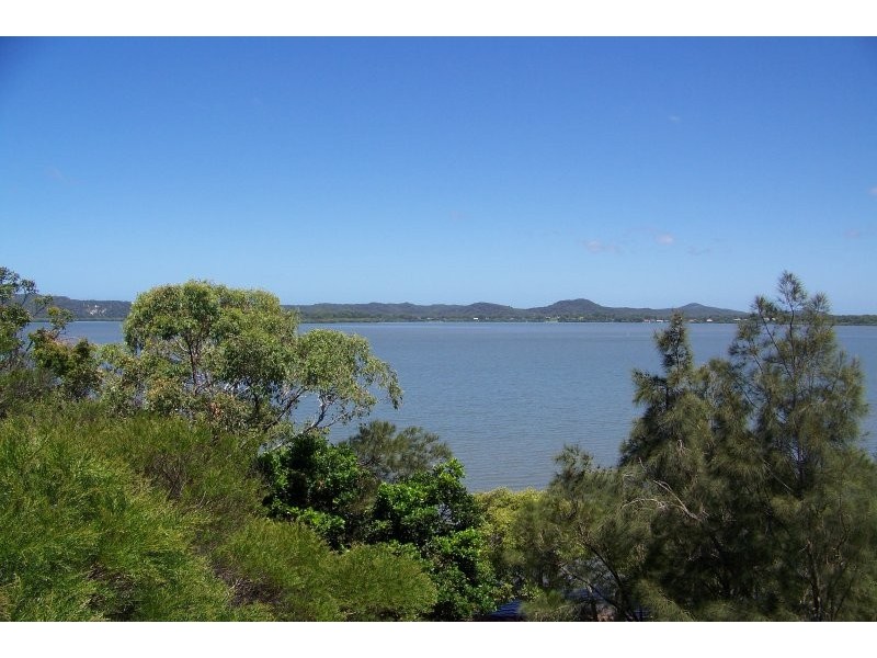 46 RESTHAVEN dr, Lamb Island QLD 4184