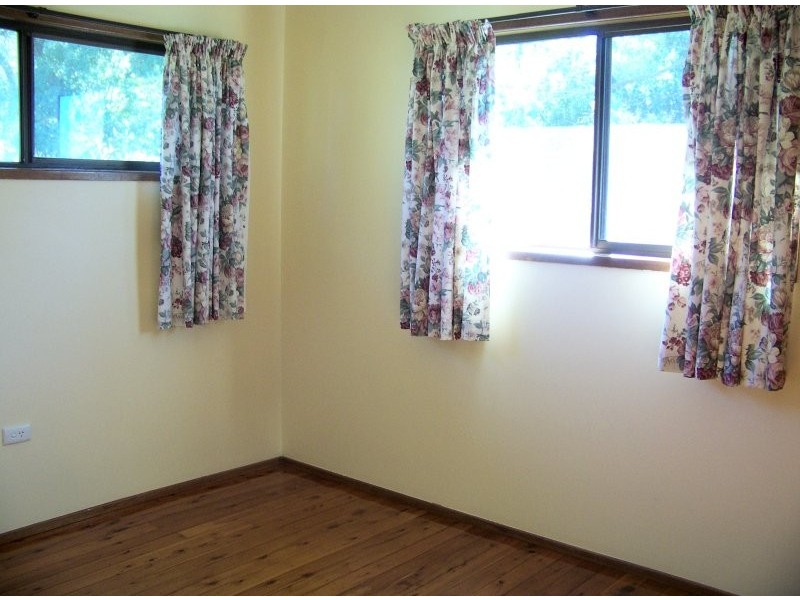 22 PINE AV, Lamb Island QLD 4184