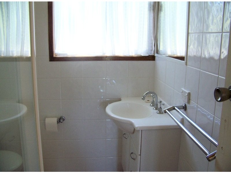 22 PINE AV, Lamb Island QLD 4184