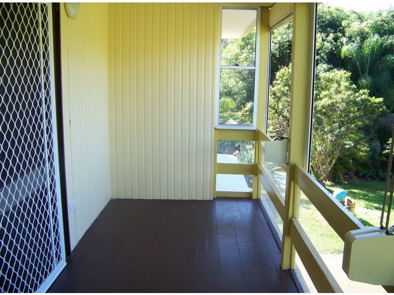 22 PINE AV, Lamb Island QLD 4184