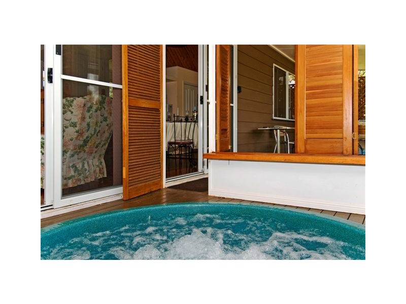 143 LUCAS  dr, Lamb Island QLD 4184